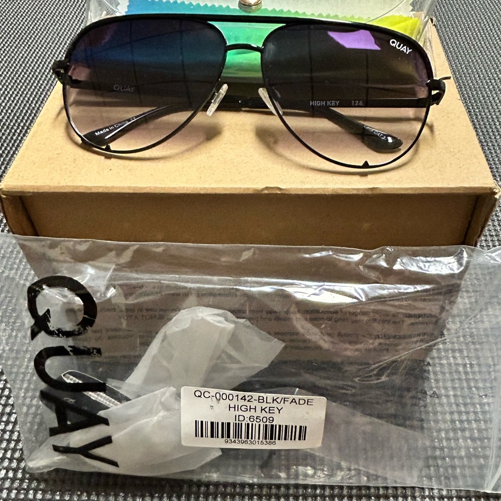 Unisex Quay Australia black/fade High Key sunglasses